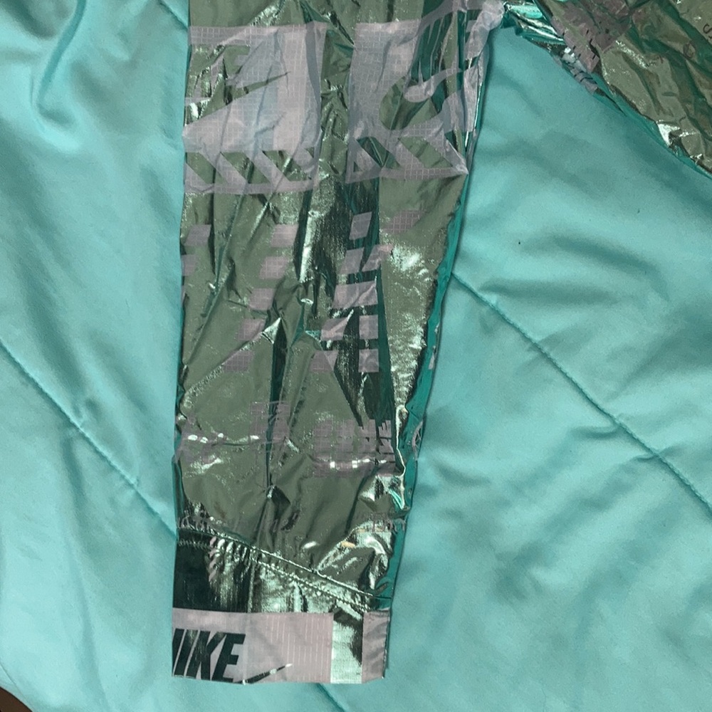Nike flashy windbreaker - Picture 10 of 10